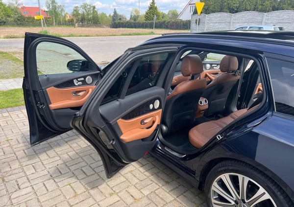 Mercedes-Benz Klasa E cena 225000 przebieg: 67648, rok produkcji 2021 z Międzyrzecz małe 67